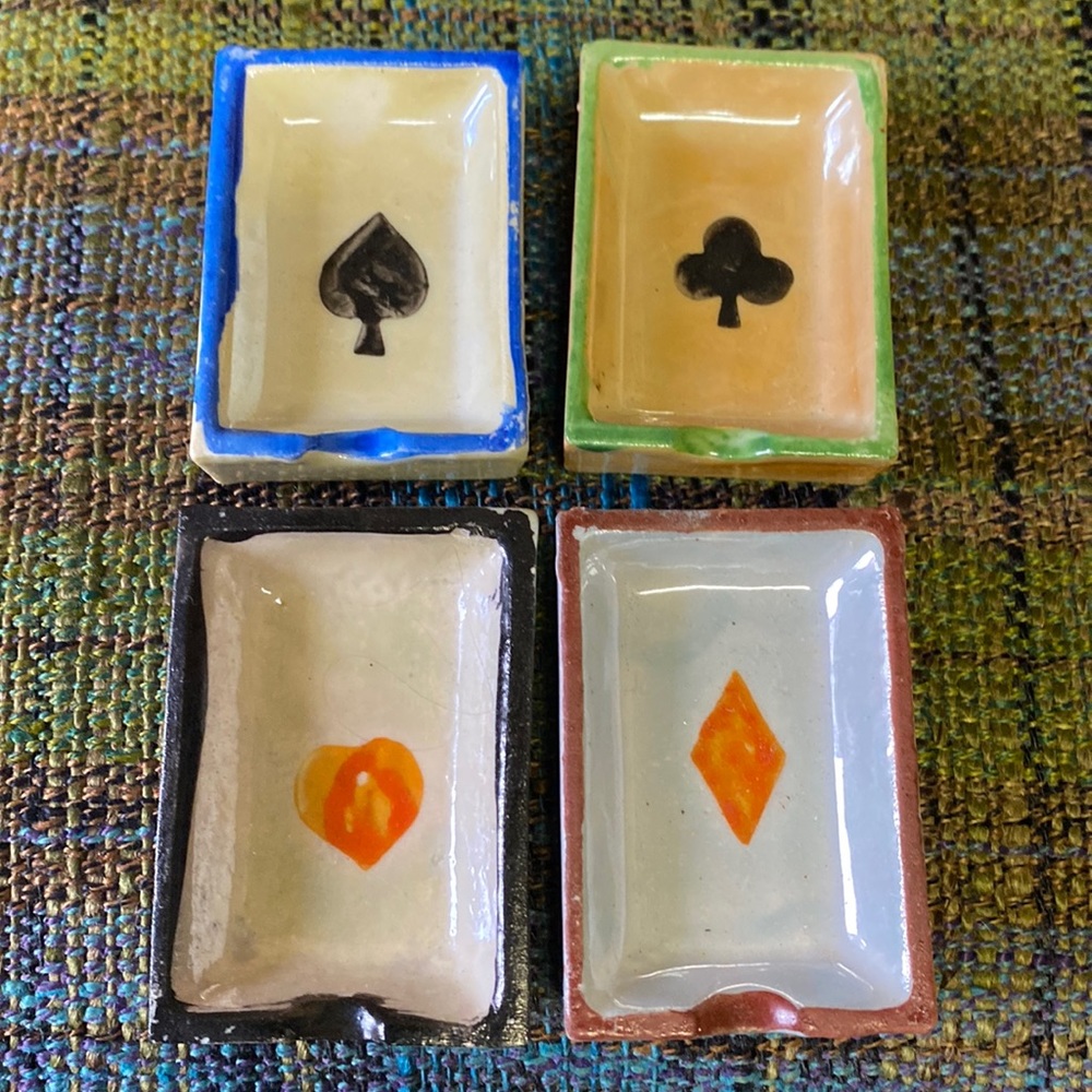 Vintage ceramic playing card ashtrays (4)